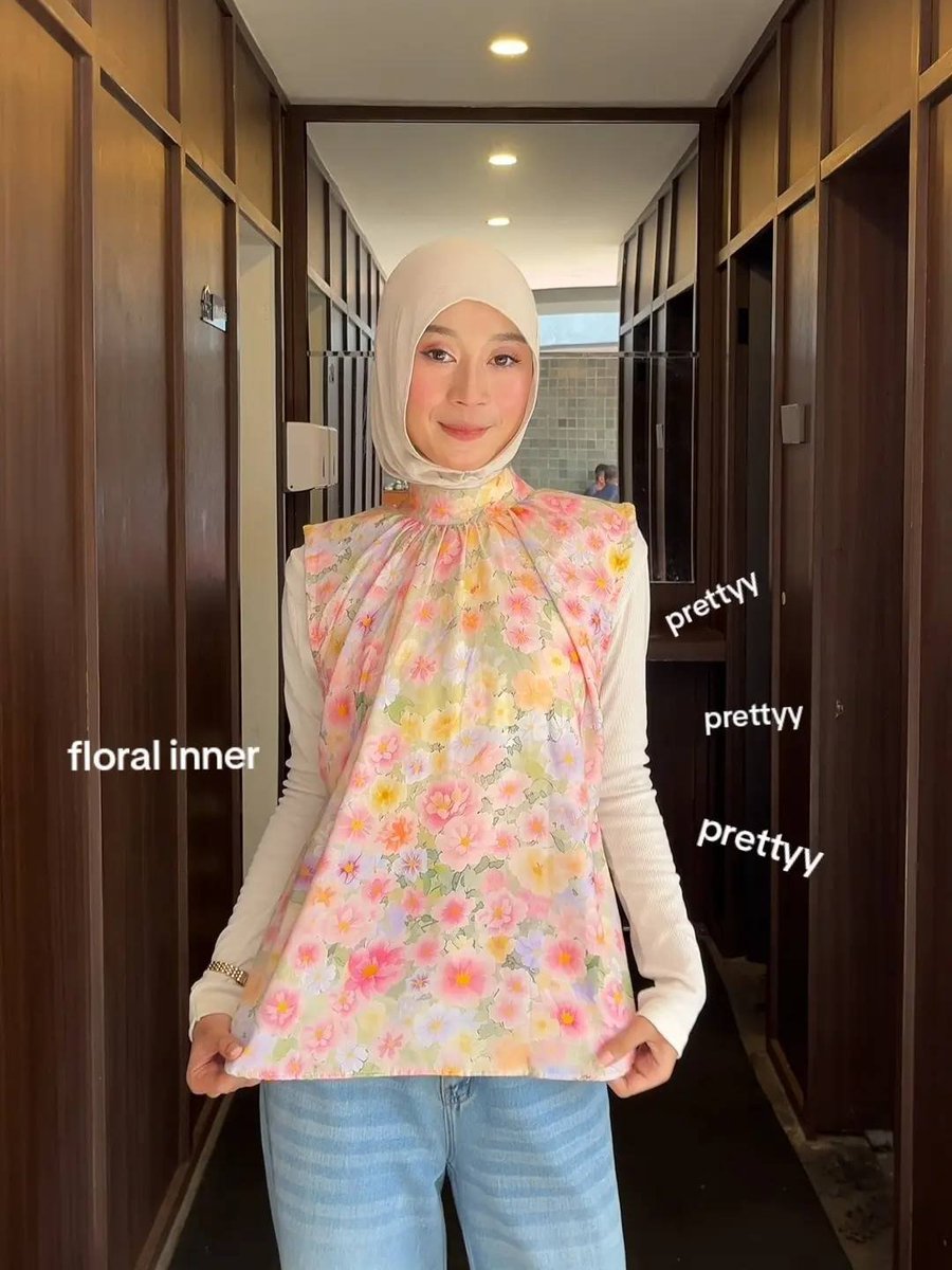 demureist's tweet photo. Nemu blouse floral di oren yang bikin penampilan langsung kelihatan effortlessly pretty! Soft banget warnanya, bikin kulit kelihatan lebih cerah😍🎀✨️ https://t.co/YMZQHyRnUh