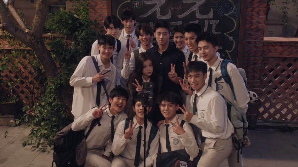 prncsszjy's tweet photo. weve got a nuclear family, yuri, love triangle and yaoi in this show. weve got everything ‼️ #roadtosuccess https://t.co/rN14367mNW