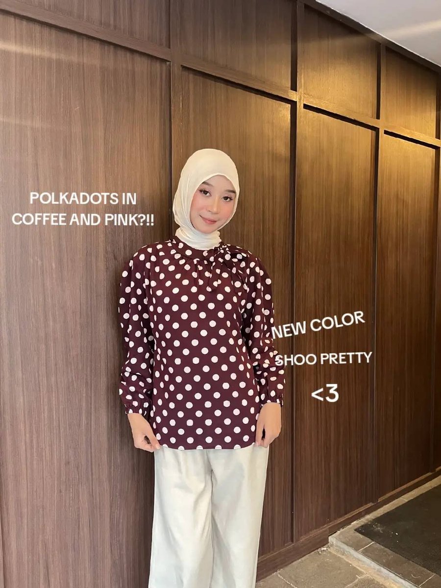 demureist's tweet photo. Nemu blouse floral di oren yang bikin penampilan langsung kelihatan effortlessly pretty! Soft banget warnanya, bikin kulit kelihatan lebih cerah😍🎀✨️ https://t.co/YMZQHyRnUh