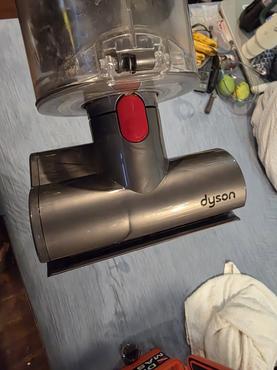 JRRodriguezIV's tweet photo. Dyson Mini Motorized Tool  or Mini Motorhead

#TechVlogKing 
#DysonMiniMotorizedTool 
#MiniMotorhead https://t.co/eTOQSH4B0l