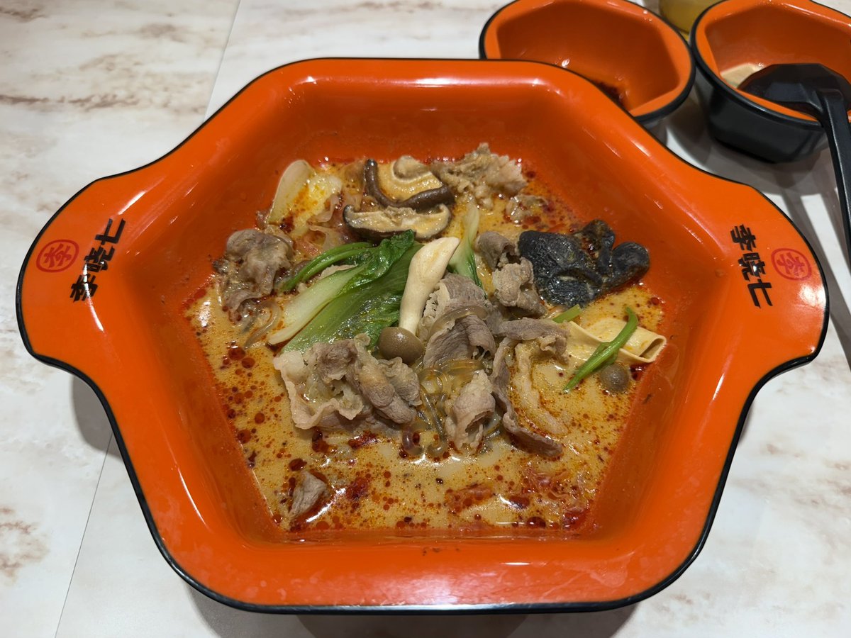 ms_strips's tweet photo. 李暁七マーラータン 新大久保店
旨辛牛骨スープ　1,100円 https://t.co/9rKFS7WJTP