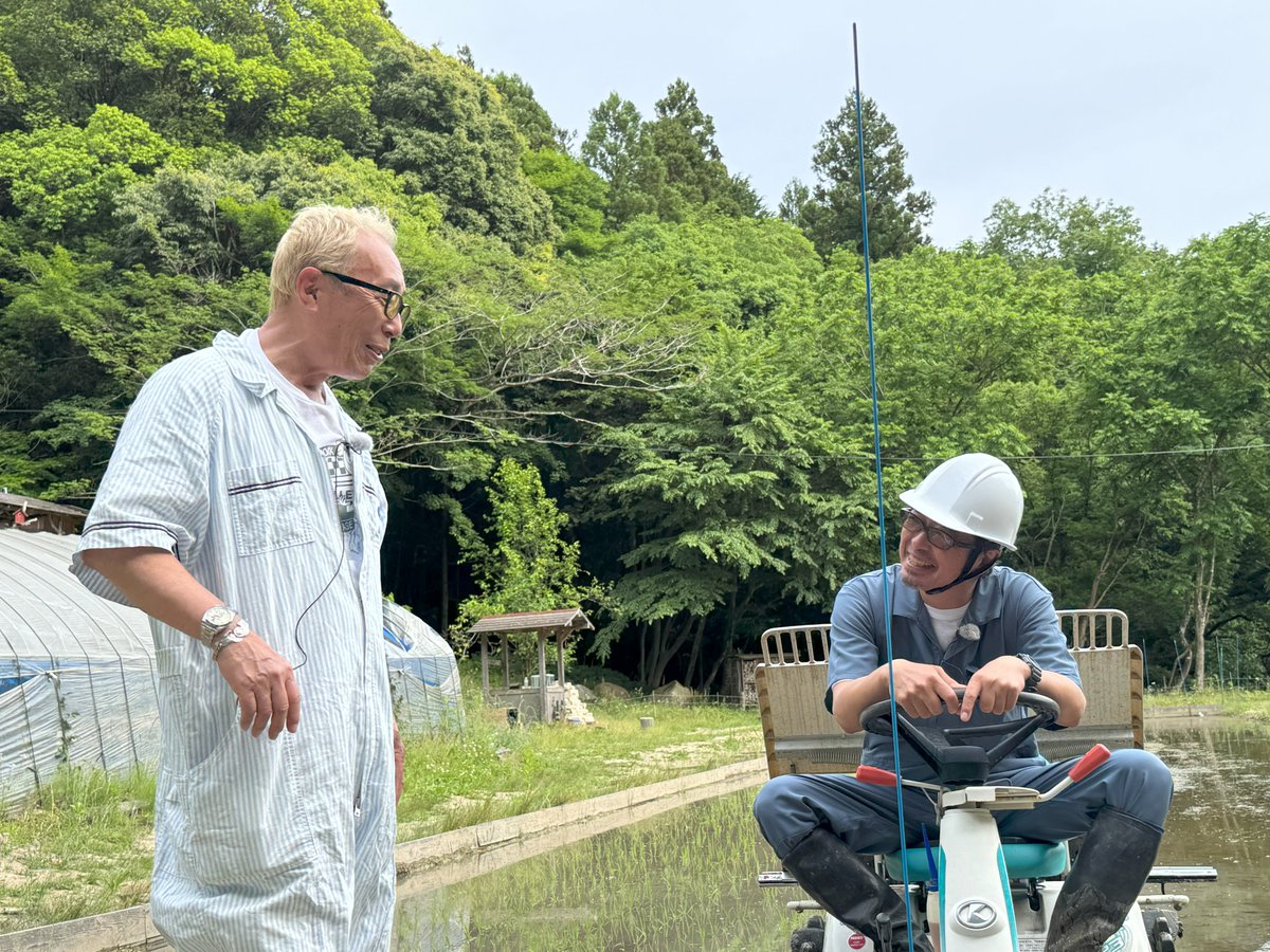 nittele_ntv's tweet photo. 5週連続放送！
かがくの里特別編
所ジョージ・奥田民生
里の母屋にお泊まりスペシャル

建築家、隈研吾が設計し
3年がかりで作り上げた母屋の全貌を
所さんがご案内

そのこだわりに奥田民生もビックリ

SPナレーターはトータス松本

🗓️19日(日)朝7時
『所さんの #目がテン』
https://t.co/mKg7nR9mbc https://t.co/qEXDOrivGG