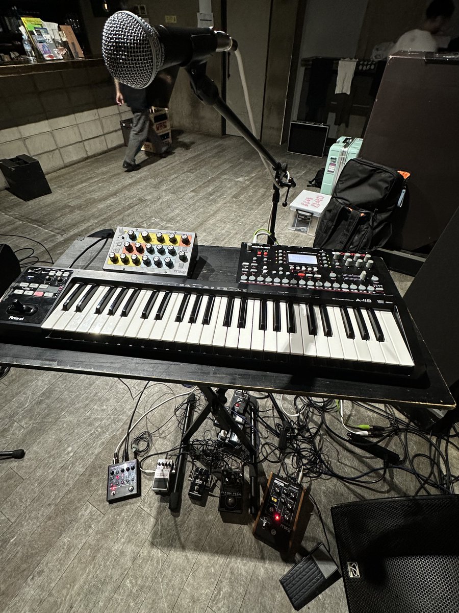 _opnor's tweet photo. まさかライブ来ていただけるとは...octatrackから足元のエフェクターまで、機材のことたくさん質問して貰えて嬉しかったです https://t.co/6PU1k7YBjY