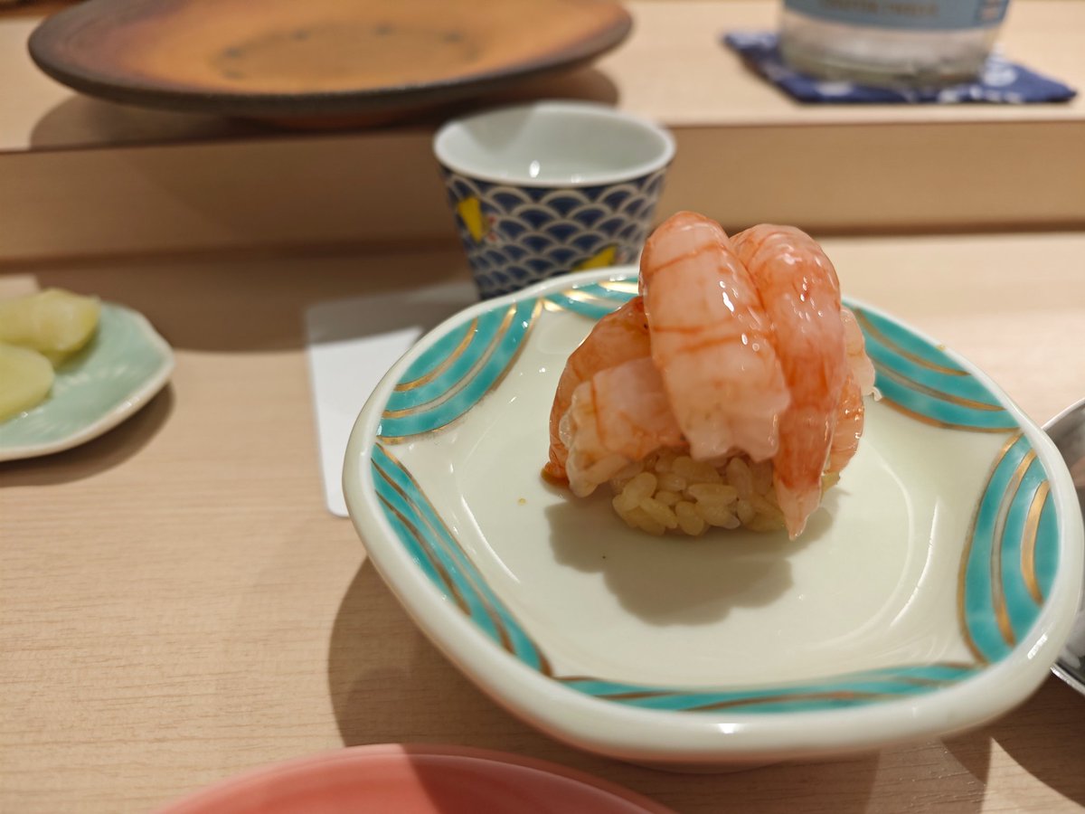 Hartmann13_'s tweet photo. 古町の鮨はたけやま 日本酒のセンスは抜群だったけど個人的にはもう少し正統派の握り寿司を食べたかった、、、 https://t.co/RddODFn8fX