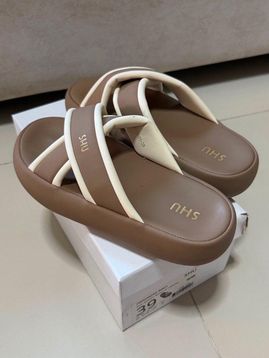 aaomormiie's tweet photo. SHU MARSHMALLOW ใส่ไม่เกิน 2 ครั้ง สภาพใหม่มากก ซื้อจาก Central ของแท้ 100% สีดำ size 38 สีน้ำตาล size 39 
คู่ละ 700 รวมส่งค่ะ 💖

#ส่งต่อรองเท้ามือสอง #รองเท้าshu #รองเท้า #รองเท้ามือสอง #shu #ส่งต่อshu #ส่งต่อรองเท้า #รองเท้ามือสองสภาพดี #รองเท้ามือสองสภาพใหม่ https://t.co/Axu4q1TeXX