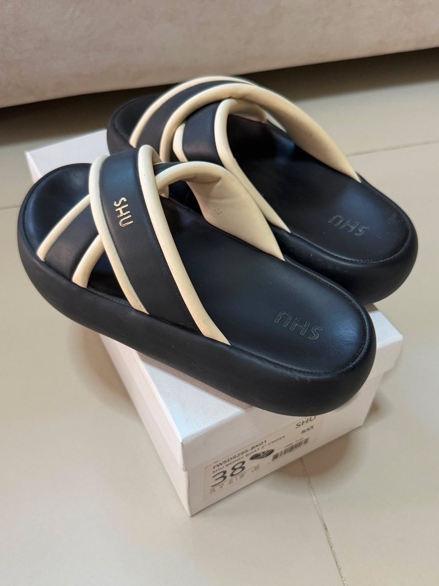 aaomormiie's tweet photo. SHU MARSHMALLOW ใส่ไม่เกิน 2 ครั้ง สภาพใหม่มากก ซื้อจาก Central ของแท้ 100% สีดำ size 38 สีน้ำตาล size 39 
คู่ละ 700 รวมส่งค่ะ 💖

#ส่งต่อรองเท้ามือสอง #รองเท้าshu #รองเท้า #รองเท้ามือสอง #shu #ส่งต่อshu #ส่งต่อรองเท้า #รองเท้ามือสองสภาพดี #รองเท้ามือสองสภาพใหม่ https://t.co/Axu4q1TeXX