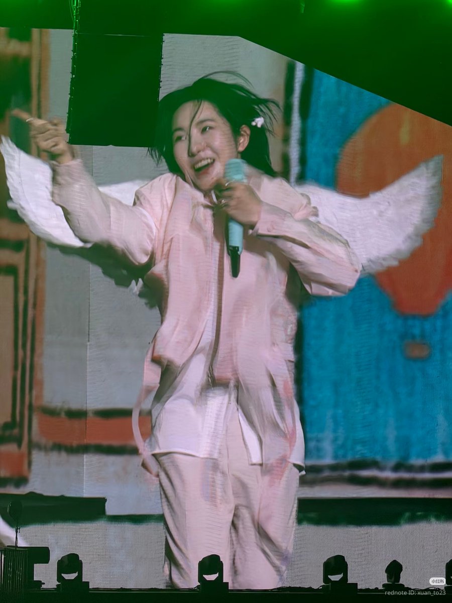ROLO0323's tweet photo. renjun such pretty fairy https://t.co/t2U5QQS1EO