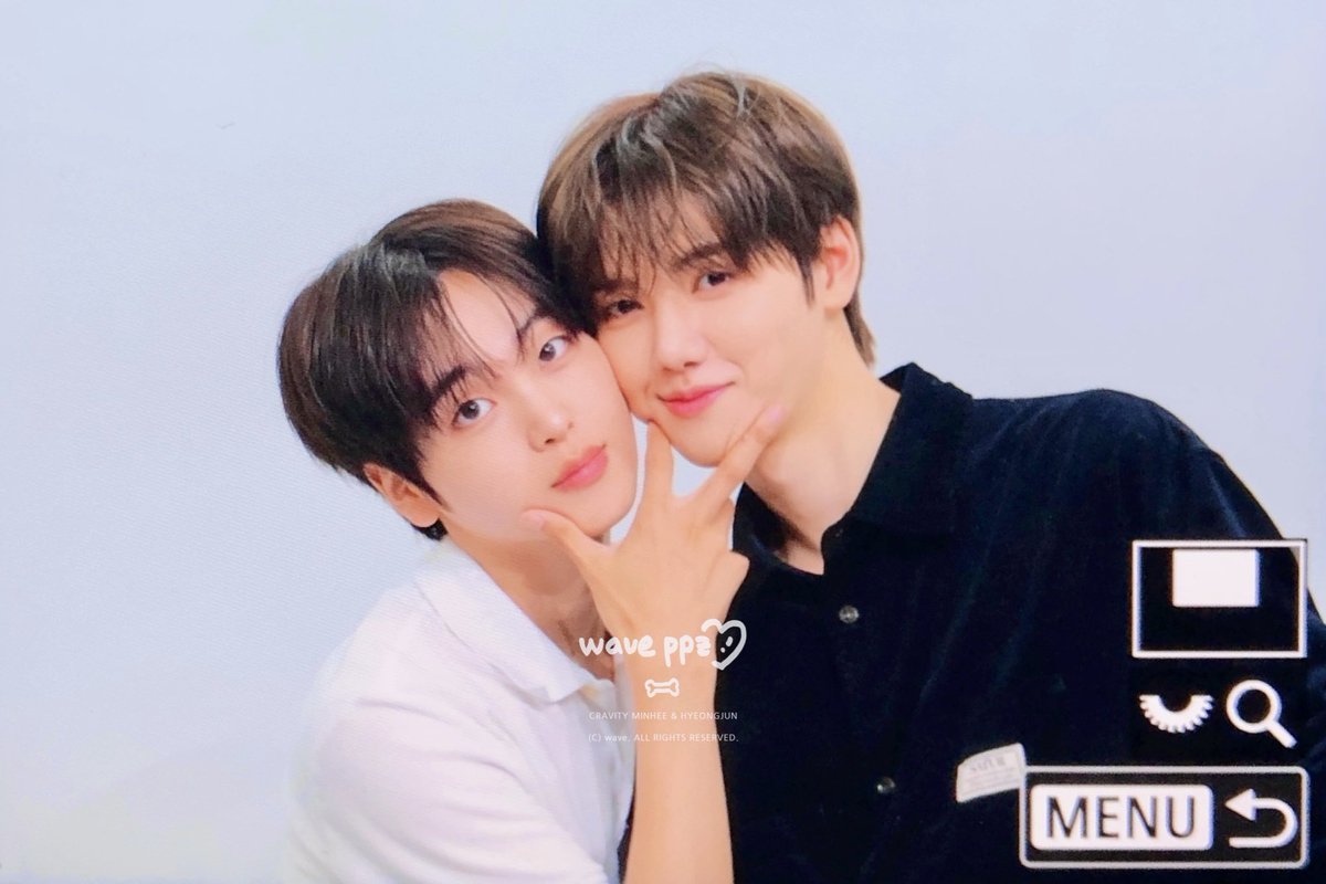waveppz's tweet photo. 260711 팬사인회 

ㅎㅣㅎㅣ 똥강아지들🐶🐶

#민희 #형준 #크래비티 #MINHEE #HYEONGJUN #CRAVITY https://t.co/gVLbd3aqtN