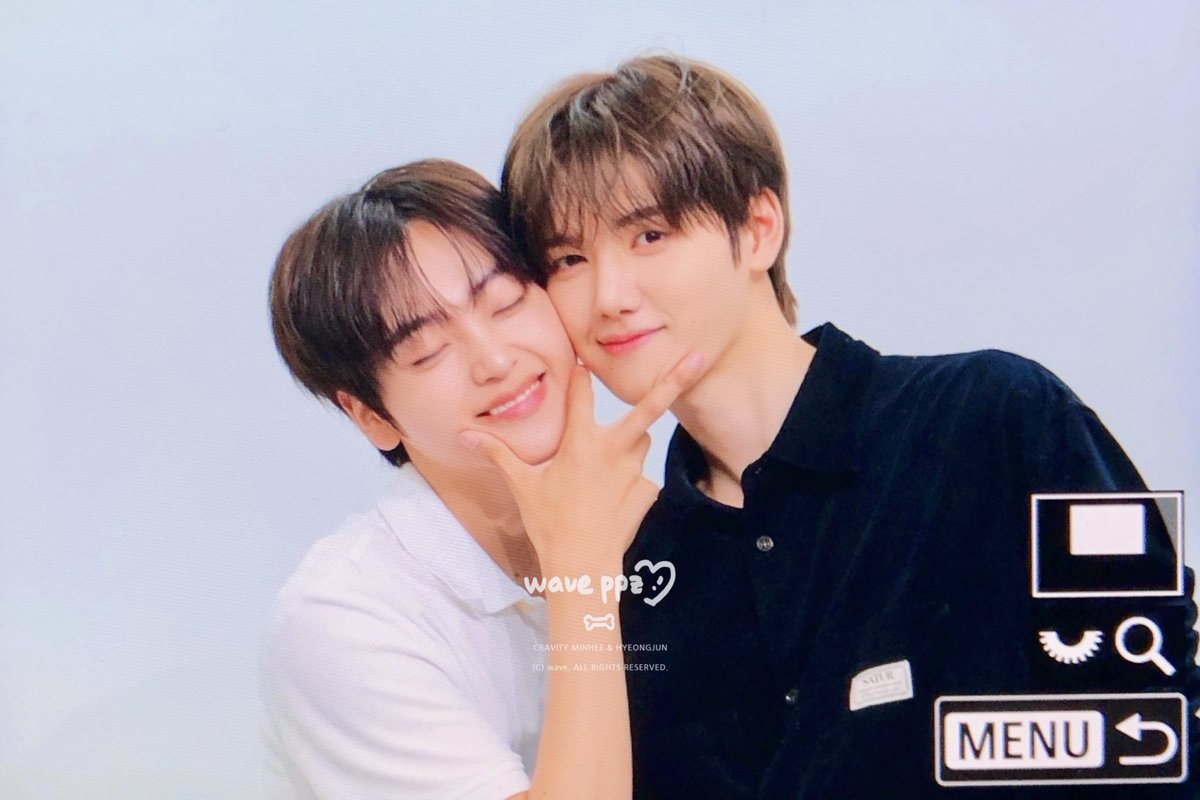 waveppz's tweet photo. 260711 팬사인회 

ㅎㅣㅎㅣ 똥강아지들🐶🐶

#민희 #형준 #크래비티 #MINHEE #HYEONGJUN #CRAVITY https://t.co/gVLbd3aqtN