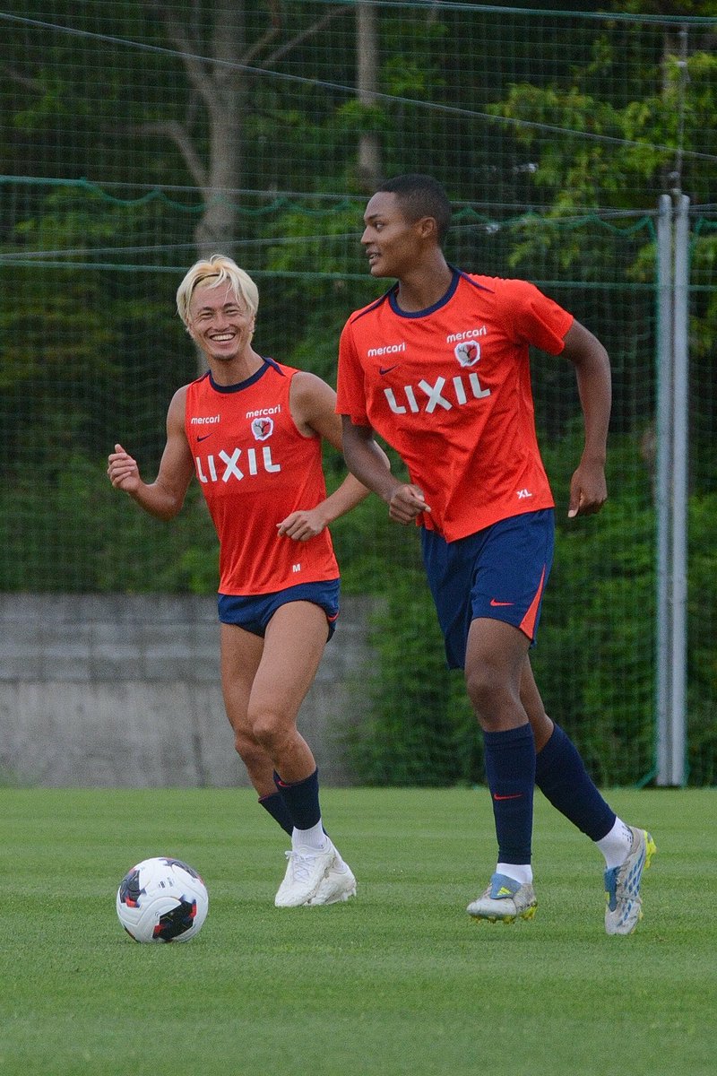 nakatukitiy's tweet photo. 2026/7/10
Jヴィレッジキャンプ

タロウがいない寂しさはアントニが埋める

#antlers
#鈴木優磨
#元砂晏翔仁ウデンバ https://t.co/vzZnHy2nsG