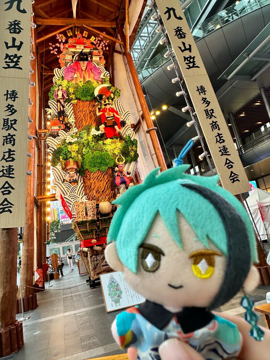 Kayanon77's tweet photo. 🐬今度はこちらの方とのコラボですね👒✨

作者さんが九州出身だからの縁なのかな？
とっても大きくて壮大でした

#twstぬい撮り部  #九州旅行 https://t.co/HqNXGhZzAQ