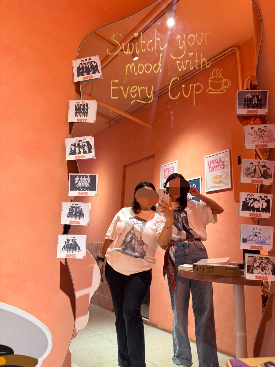 borahaengel's tweet photo. team “bts paved the way woo” 😆 heart’s full of happiness today! I super enjoyed my first cse. Thank you @taekooocore ‘s team for the memorable experience 💜

also happy to see you again @kimforjeon 🥰

#BeyondTheStars
#BTSUniverse https://t.co/JJKhOBtivM