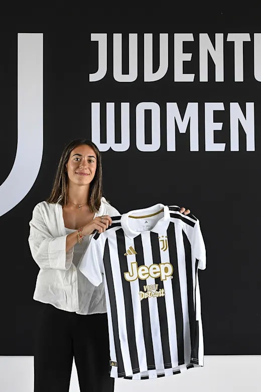 frances14372469's tweet photo. Ma allora benvenuta nella famiglia bianconera Juliaaaaa🤍🖤🇪🇸
Finalmente un colpo da Juve, presente e futura 🦓
#JuventusWomen #JuliaBartel #Bartel #JB14 #Juventus https://t.co/wUtujn1yvz