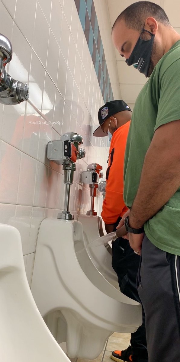 cheeseman205's tweet photo. #tolietspy #menpee #urinal https://t.co/1Px8Vliyyl