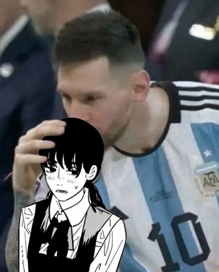 BlueBirdy_Asa's tweet photo. The ultimate goat of football and Messi https://t.co/A85m2VsEIu