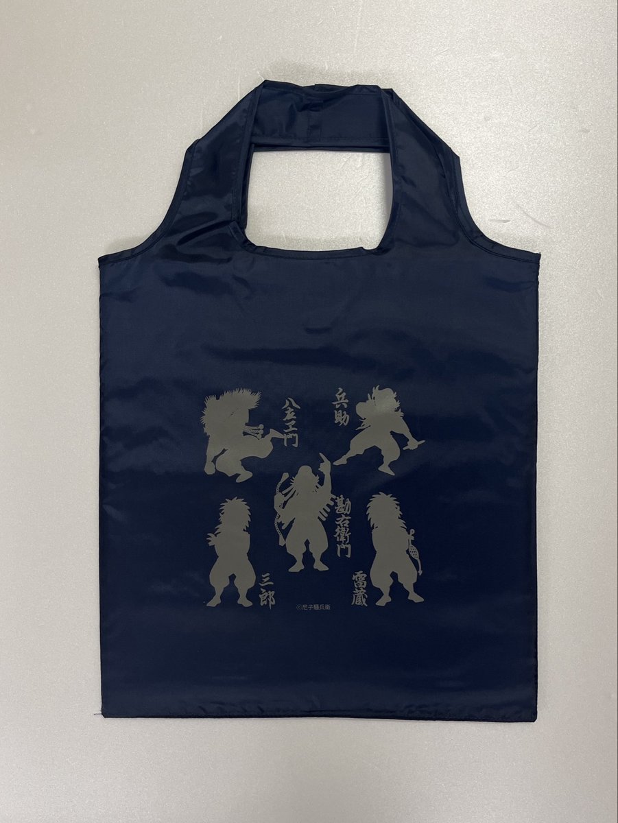ama_a_t's tweet photo. ＼購買部新商品情報🛒✨／

エコバッグ　五年生•六年生

ポリエステル製で、A4サイズの書類も入るサイズです(マチはありません)

各800円(税込)です。明日12日から販売いたします。ぜひお求めください☺️

#尼子騒兵衛漫画ギャラリー https://t.co/C2hkqLFXXy