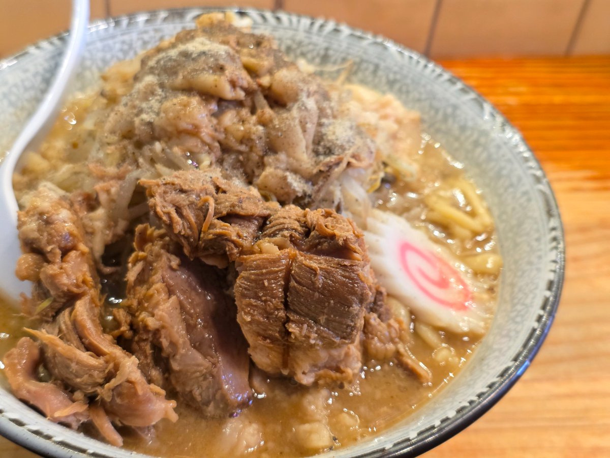 avilla_jasper's tweet photo. ラーメン三原色さん今日からの夏季限定、冷やし塩そば(*´ω｀*)今年も来た
撮り忘れたけど、山わさび海苔ごはんにとても合います。半分そのまま食べたら、あとはヒタヒタになるまでスープをかける。フィニッシュが決まります🍜🍚

…と、先週末限定の煮干し祭り、塩と豚。ややビターでしっかり旨み搭載 https://t.co/QA5NvzVyay