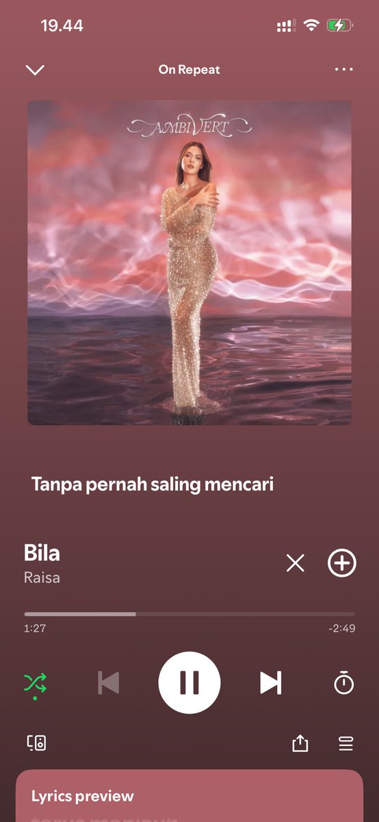 faintmorn's tweet photo. Me and my current favorite song
akulah si #BilaHolic itu https://t.co/L3B6G2ZPsP