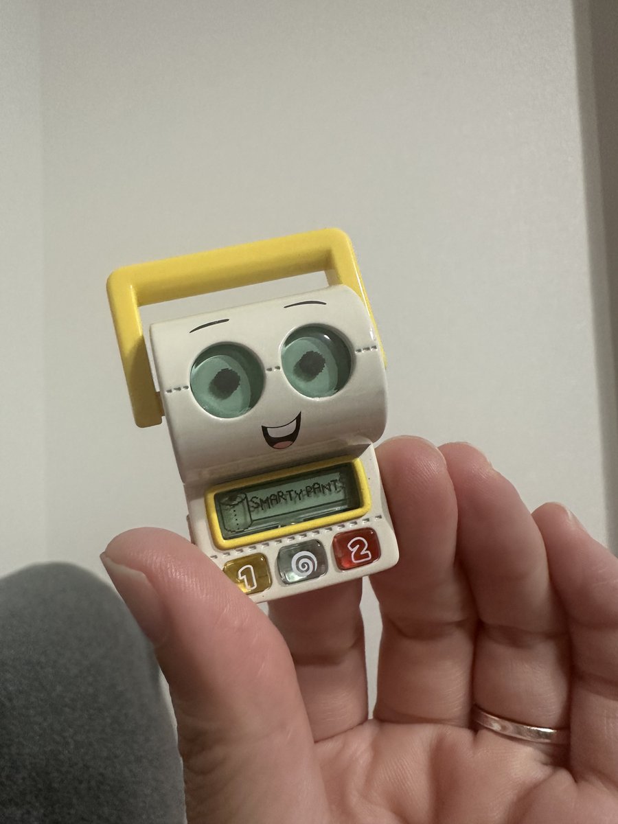 shirataki118's tweet photo. ドンキホーテ行ったらダイキャストのスマーティー・パンツがいっぱい売ってた！これはこれでパケが可愛い😚🧻✨ https://t.co/ctWa4Iidj1