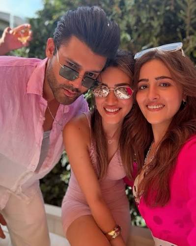 suyashpachauri's tweet photo. STEBIN BEN ON KRITI SANON'S WEDDING PLANS: "THERE IS NO HURRY"...
Singer #StebinBen said there is no rush for #KritiSanon to get married, adding that she is currently focused on her career and will decide when the time is right.
#StebinBen #KritiSanon #Bollywood #EntertainmentNews #CelebrityNews #IndianCinema #GlobalBollywood #DirectorsDailyClapboard #SuyashPachauri #SuyashPachauriWrites