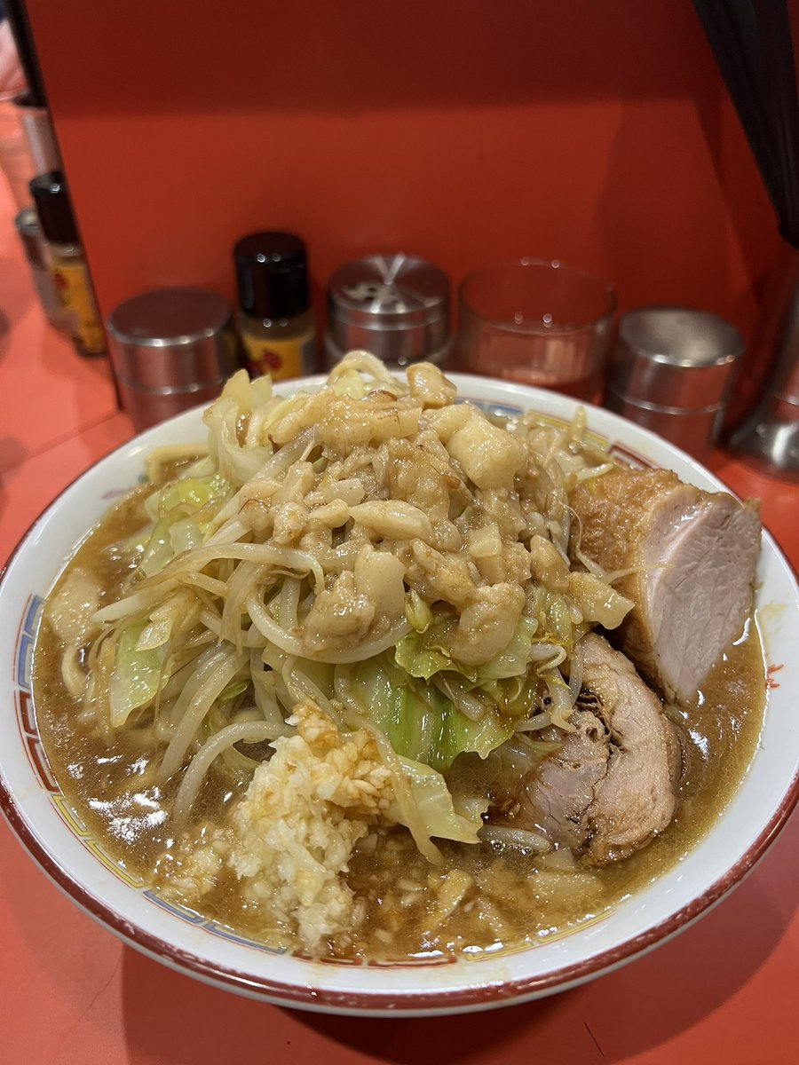 NOSUKE_good's tweet photo. ラーメンの日という事で
僕の大好きなラーメン二郎を、、、
『ラーメン二郎　ひばりヶ丘駅前店』
『ラーメン二郎　目黒店』
『ラーメン二郎　仙川店』
『ラーメン二郎　神田神保町店』
食い尽くしたいです😋🍜
#ラーメンの日　#ラーメン二郎 https://t.co/BksfvQHjfo