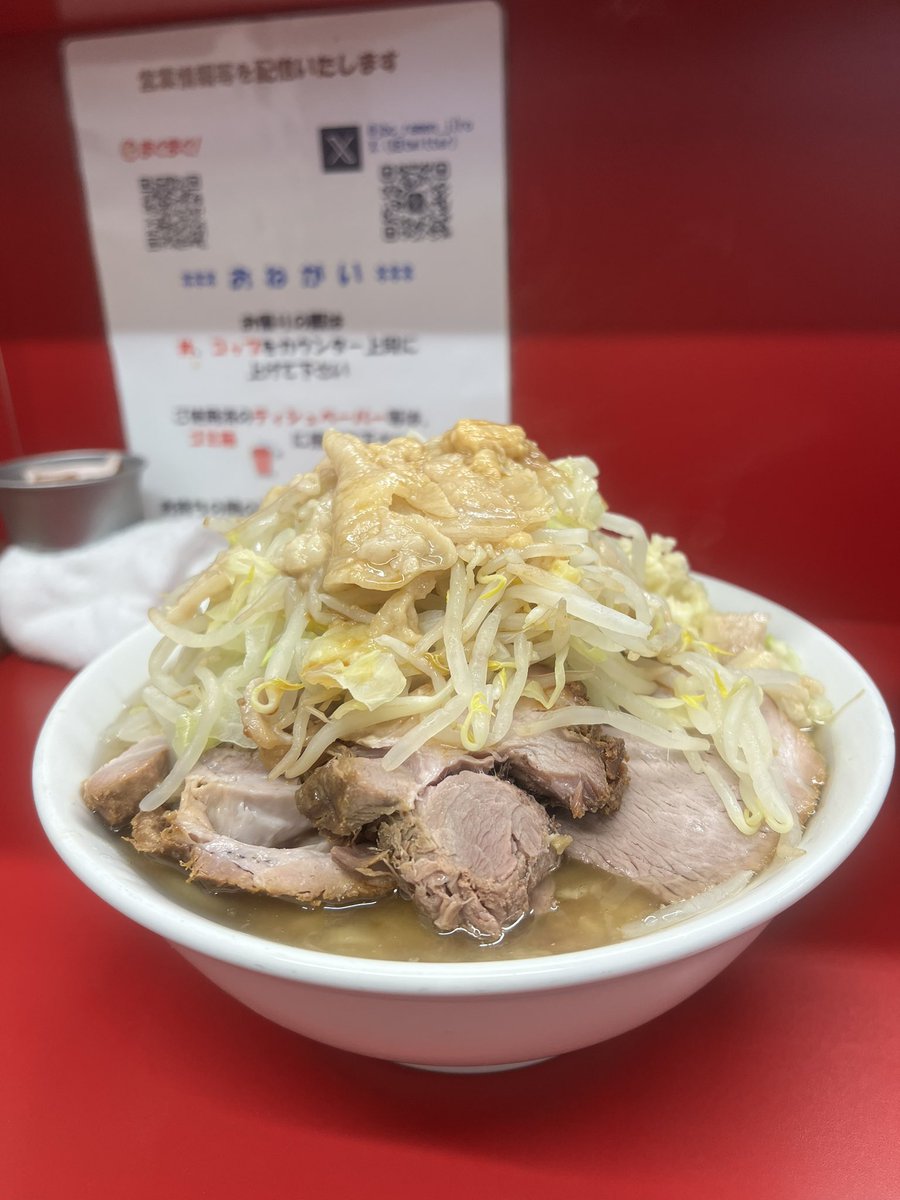 NOSUKE_good's tweet photo. ラーメンの日という事で
僕の大好きなラーメン二郎を、、、
『ラーメン二郎　ひばりヶ丘駅前店』
『ラーメン二郎　目黒店』
『ラーメン二郎　仙川店』
『ラーメン二郎　神田神保町店』
食い尽くしたいです😋🍜
#ラーメンの日　#ラーメン二郎 https://t.co/BksfvQHjfo