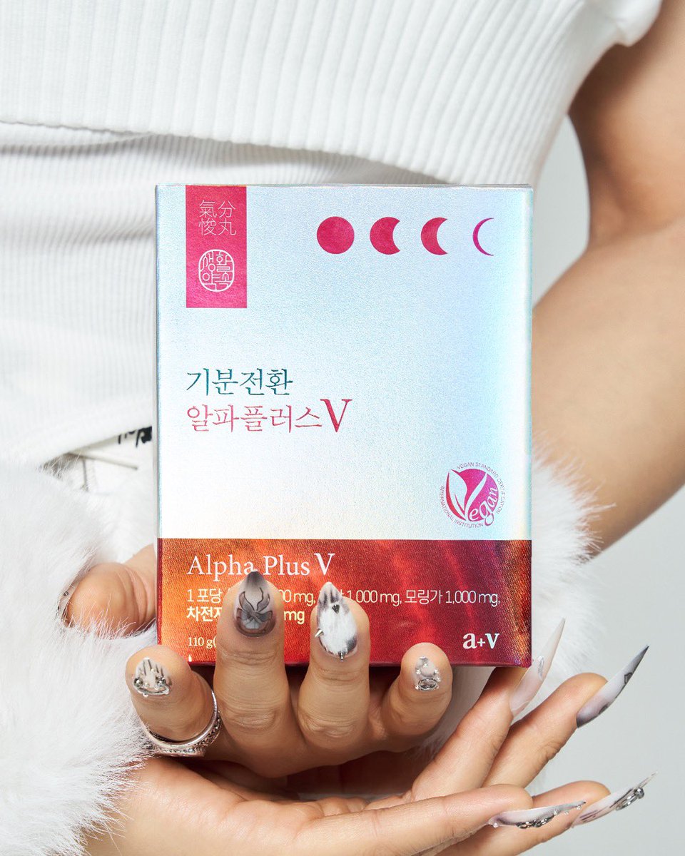 lifepharm_kr's tweet photo. 💬화려한 손의 주인공은 누구?💅
새로운 뮤즈와 함께한 스페셜 에디션
다음주 공개 𝑪𝒐𝒎𝒊𝒏𝒈 𝑺𝒐𝒐𝒏!
#생활약속 #기분전환 #알파플러스V https://t.co/HPOotG0f9W