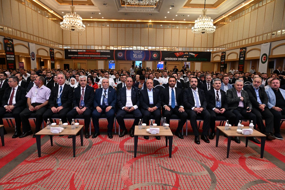 ozsagliksen's tweet photo. ÖZ ÇELİK-İŞ SENDİKASI 16. OLAĞAN GENEL KURULUNA KATILDIK

Genel Başkan Yardımcılarımız Av. Muhammet Esat Eyvaz, Emre Kocaman, Fehmi Azboy ve Genel Sekreterimiz Fadlı Erdem Öz Çelik-İş Sendikası 16. Olağan Genel Kuruluna katıldı.

⬇️
https://t.co/6eXtESu6Ck https://t.co/wBjGlWCfzT