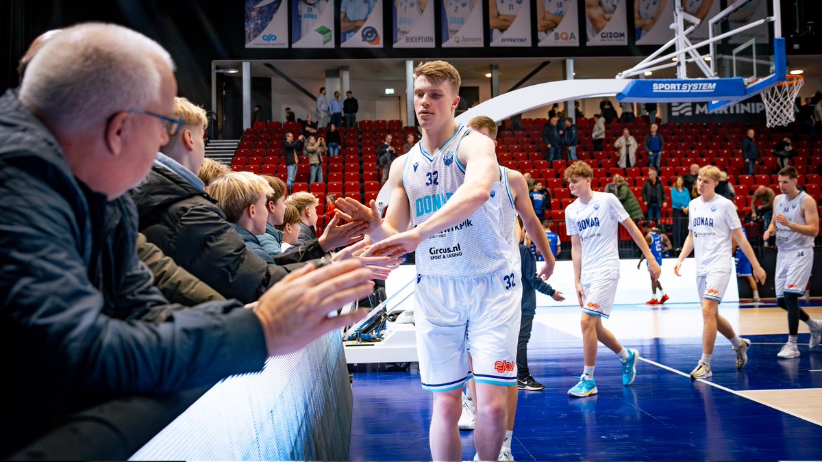Donar_Official's tweet photo. 𝗞𝗷𝗲𝗹𝗱 𝗭𝘂𝗶𝗱𝗲𝗺𝗮 𝗸𝗶𝗲𝘀𝘁 𝘃𝗼𝗼𝗿 𝗻𝗶𝗲𝘂𝘄𝗲 𝘂𝗶𝘁𝗱𝗮𝗴𝗶𝗻𝗴

Na 9 seizoenen onderdeel geweest te zijn van donar, heeft onze aanvoerder er voor gekozen een nieuwe uitdaging aan te gaan. https://t.co/BgQmQaGwQh