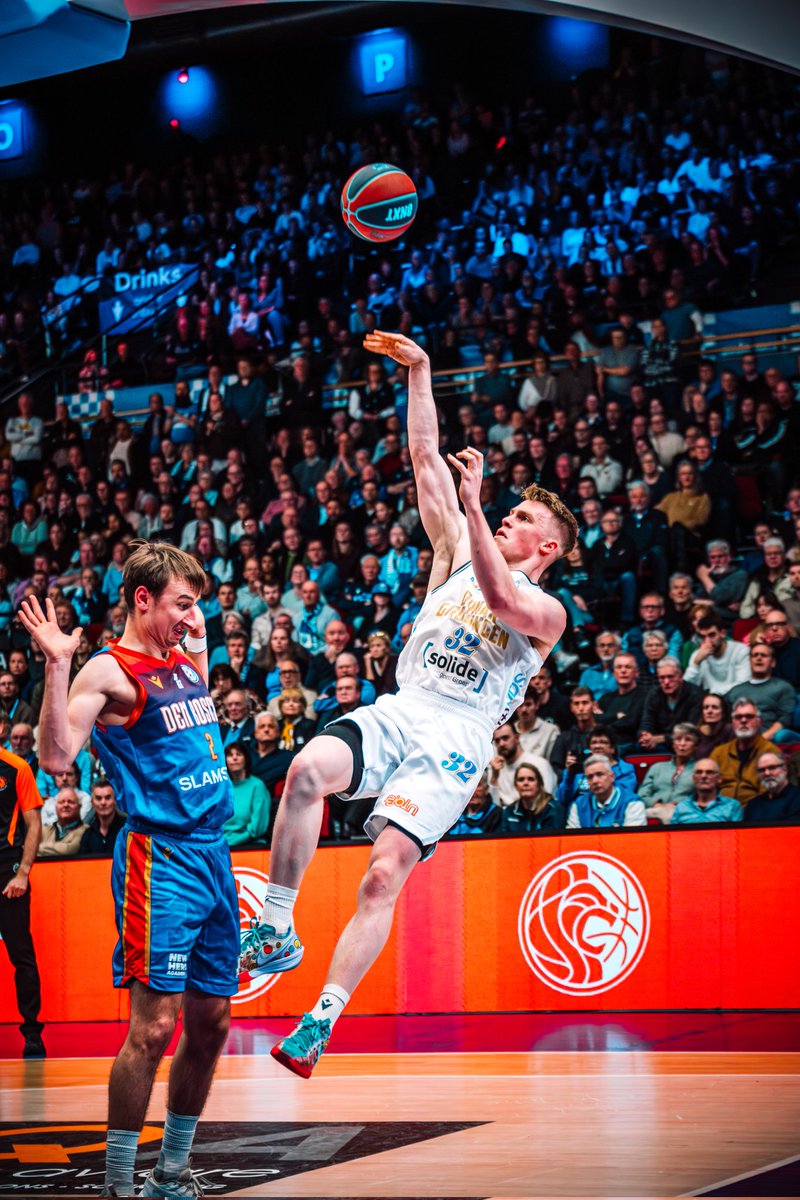 Donar_Official's tweet photo. Namens de gehele donar organisatie bedanken we Kjeld voor zijn tomeloze inzet de afgelopen jaren.

De afgelopen seizoenen heeft Kjeld zich een waardige aanvoerder en cultuurbewaker getoond, die gemist zal worden binnen het team! https://t.co/iMzigYvsNB