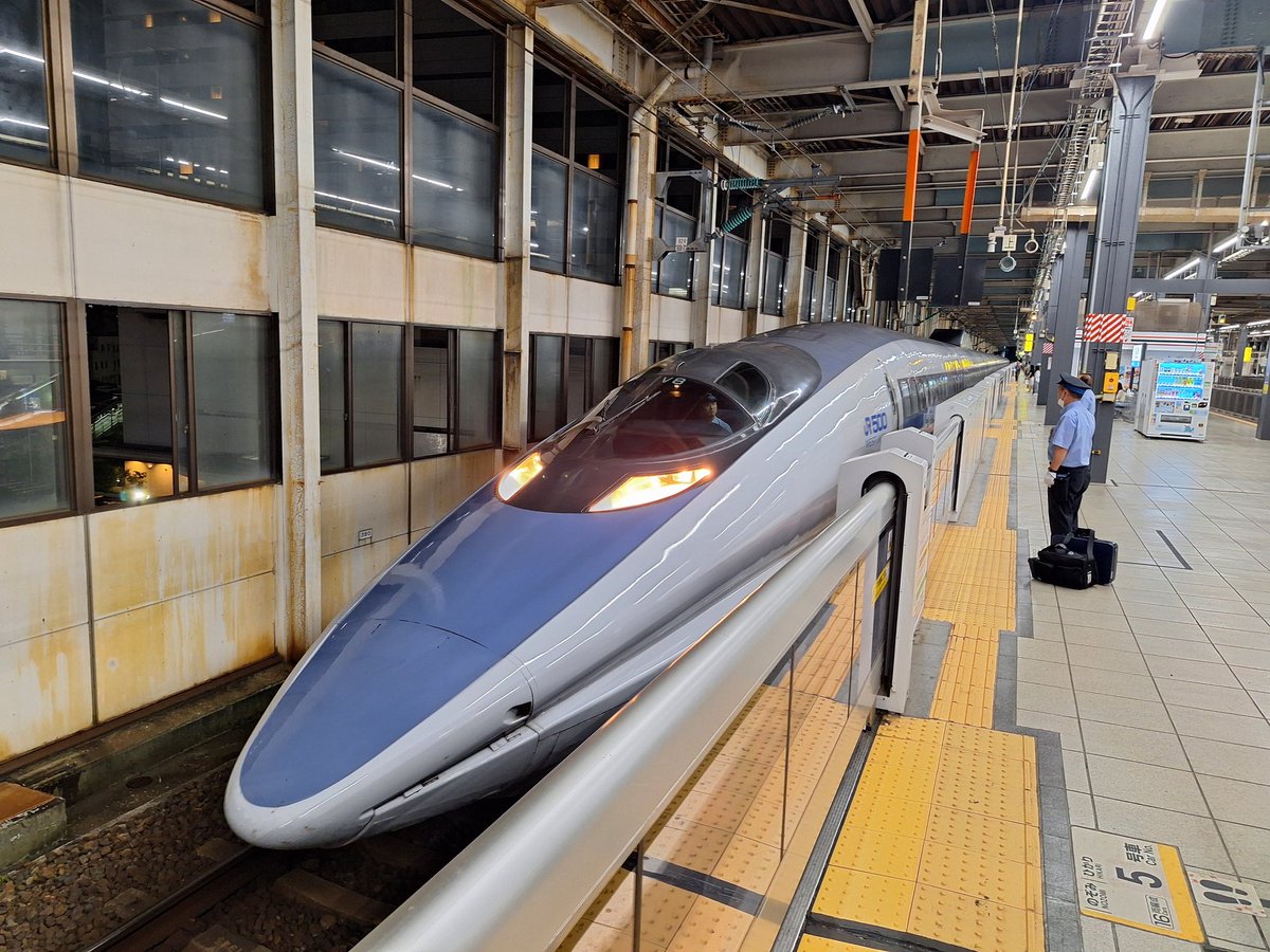 NDC46HM1's tweet photo. 974Aが故障したらしく
682Aが各駅で救済してるらしい。
乗車した972Aが広島へ先の到着
行きも帰りも貴重な500系！
行きはV4 帰りはV8
至福な1時間の旅！ https://t.co/qdgTbTx6b5