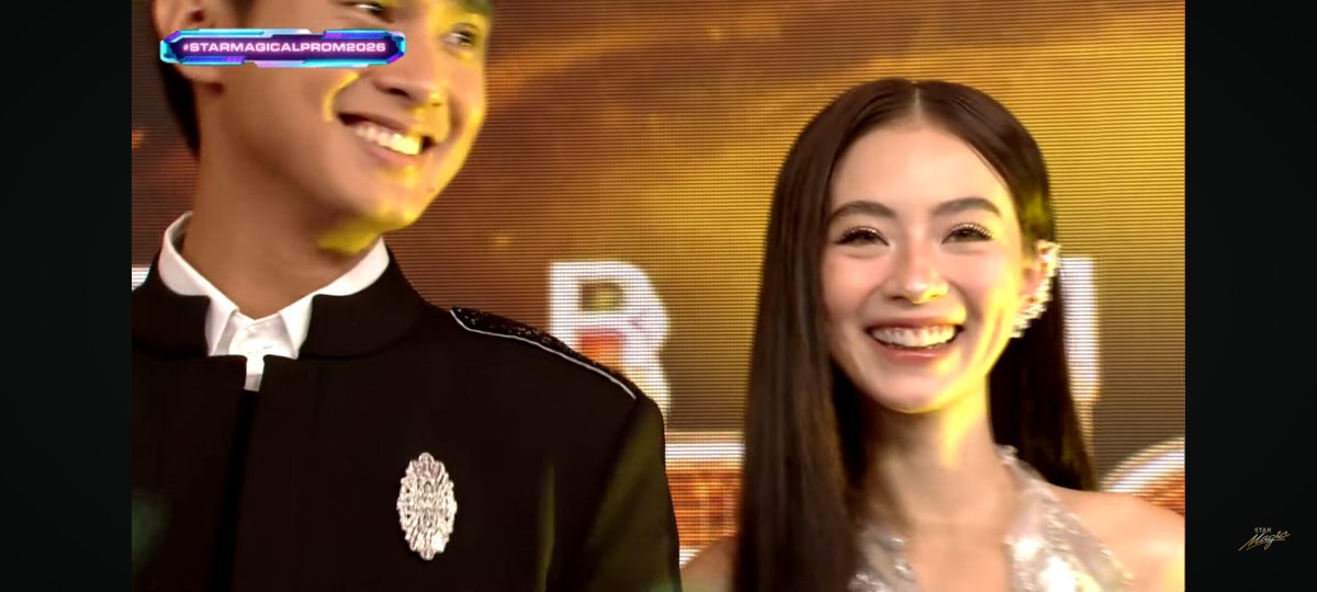 cutieyabmat's tweet photo. When they say they're genuinely happy to have each other, it shows.

JMFYANG EVERYBODY SING https://t.co/pWfveII8rF