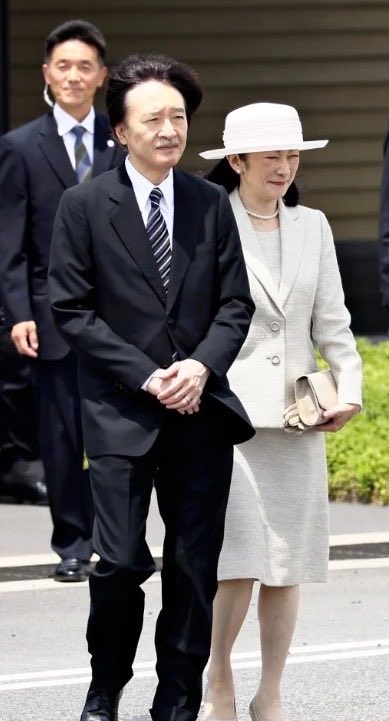 SHOCKJapan_YK3's tweet photo. 秋篠宮が次期天皇、紀子妃が次期皇后
悠仁親王が皇太子

佳子内親王が筆頭宮家未満（夫、子は国民）（宮家未満）

愛子内親王の身位は佳子内親王の下になり夫も子も一般国民（宮家未満）

常陸宮家（宮家）
寛仁親王妃家（宮家）
三笠宮家（宮家）当主、彬子女王
高円宮家（宮家）

こうなるのか😮‍💨 https://t.co/UGkl06EgP7