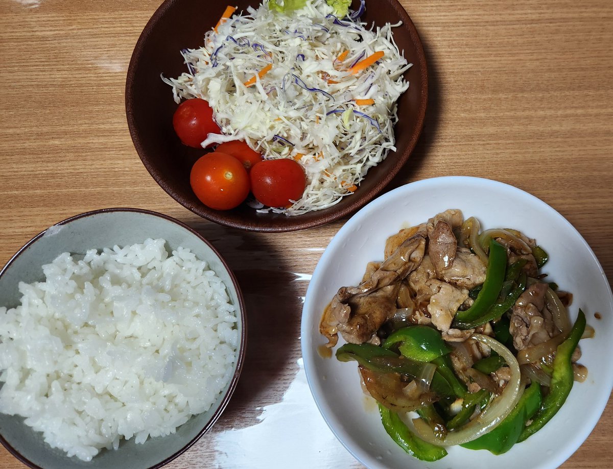 __f_laylax_7__'s tweet photo. ①ミートキッシュ　牛乳80、生クリームなし　パイ生地18×11cmが1枚だと薄いか？　下の方が水分でべちゃべちゃしてたから次は空焼きとチーズ敷くのをやる、入れてすぐ焼くこと
https://t.co/uNeMJbGVPz
②鶏もも　チキンケバブ
③豚こまピーマン3玉ねぎ半分　cook doの甘辛きんぴら炒め https://t.co/znv7Iwxkew