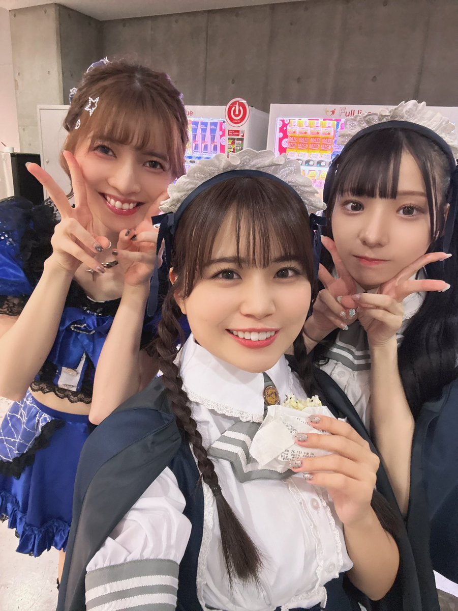 j_afilia_asami's tweet photo. じゃーーーーん！🎉
今日一緒に #アニサマ ミニステージを盛り上げたレーベルメイトの仲間たちと写真撮っていただきました🥰🥰🥰
みなさん突然カメラ向けたのに快く写ってくださりありがとうございます🥺💖
(私自撮りブレがちなのほんとにすみません🙏🏻) https://t.co/mB4nyMT5wB