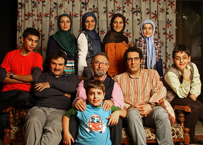 sitcomcrave's tweet photo. sitcom fact:

There's an Iranian version of 'Modern Family' called 'Haft Sang' (7 stones) which has modified aspects of the show to fit Islamic standards, for example:

◾️Cam and Mitch were replaced by a straight couple
◾️Actors don't touch on-screen wives/daughters
◾️No Alcohol
