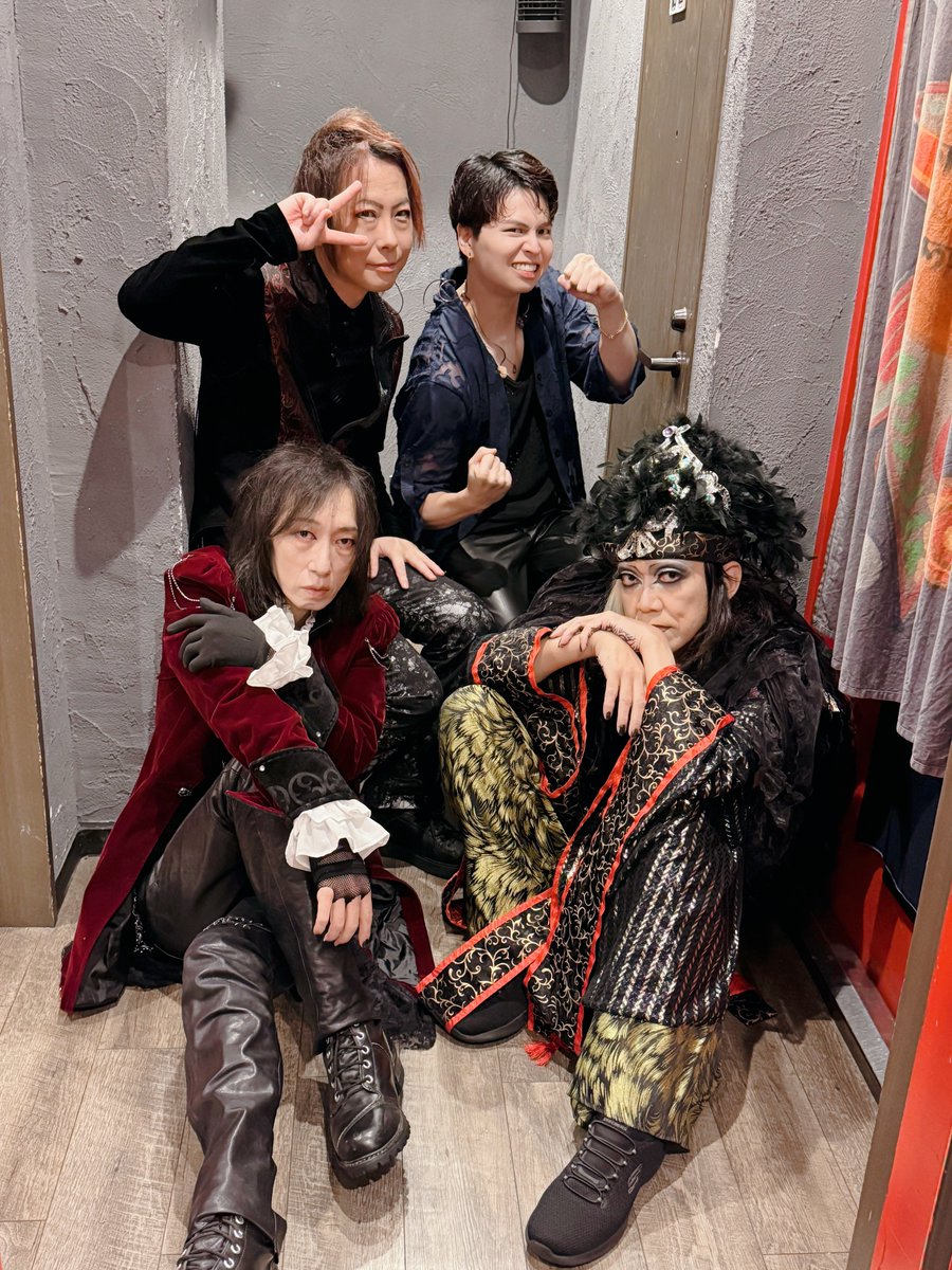 Gargo_official's tweet photo. Gargoyle 39th Anniversary
サんキゅウ！さンきュう！39！
(3+9)+(3×9)=39！
2026年7月11日 Music Lab.濱書房

Gargoyle39周年㊗️
たくさんお集まりいただきありがとうございました！
新曲『廃空』初披露でした🙌
39年目もGargoyleらしくやっていきますのでどうぞよろしくお願いいたします！！ https://t.co/beMWl1pPIb
