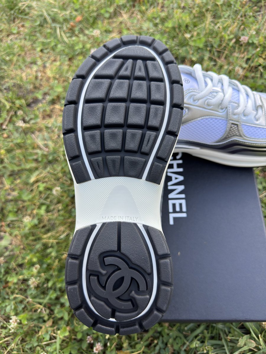 YeezyBoostLiao's tweet photo. CHANEL CC Runner White Silver  Woooooo❤️❤️❤️can be order 15-25 days To BP https://t.co/twlSmuKt1y