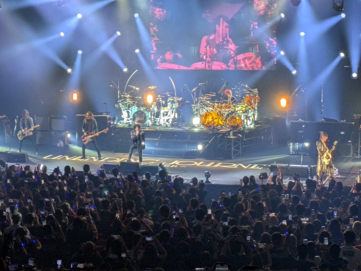 artlessfib's tweet photo. LUNA SEAの水戸公演に行ってきた！なかなかライブは行けないので、本当に貴重な機会。この会場で以前3.11の日に「PROMISE」を演ったのを思い出して、今日も演奏と会場の一体感が凄まじくて何度も涙ぐんでしまった。淳士さんのドラムが上手すぎて真矢さんとシンクロしまくってた！
#LUNASEA
#LUNAPIC https://t.co/hdXx0WiARF