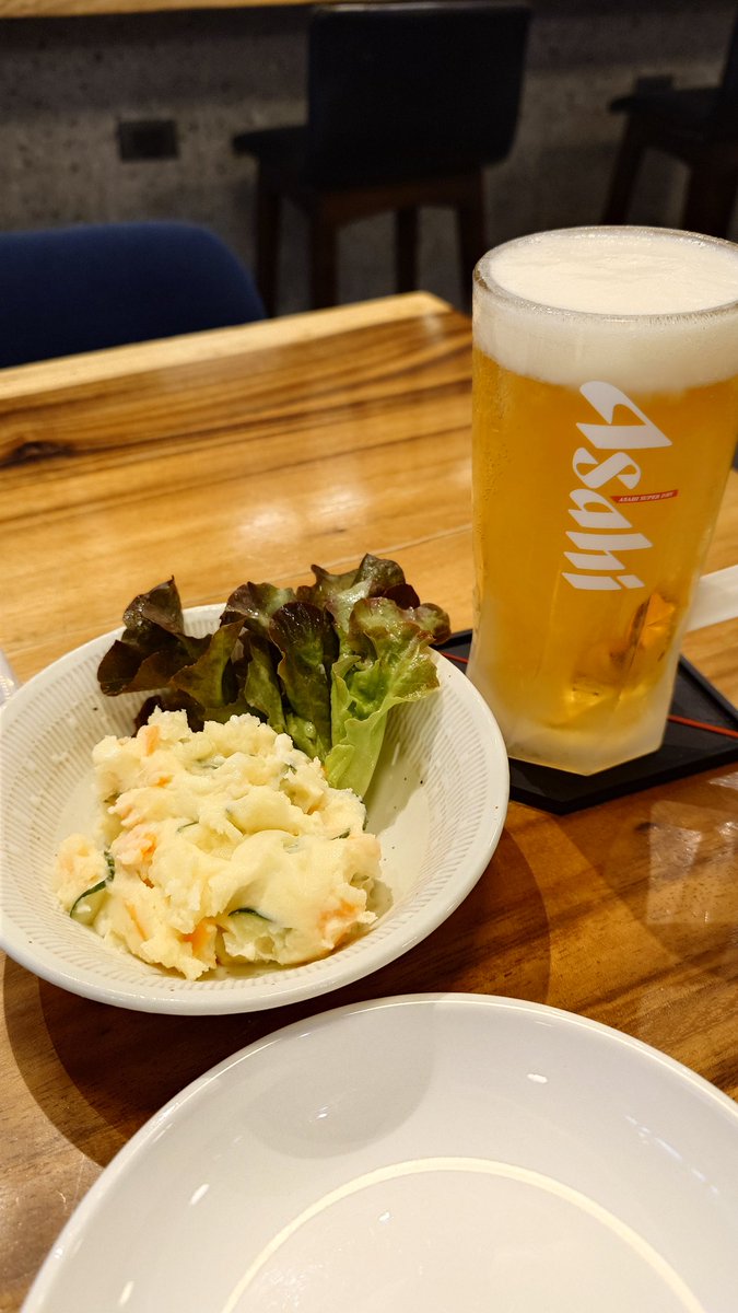 mat29560546's tweet photo. バンコクの夜といえば、やはり焼き鳥ですよね。
お後に失礼します。 https://t.co/EuCxdLJ322