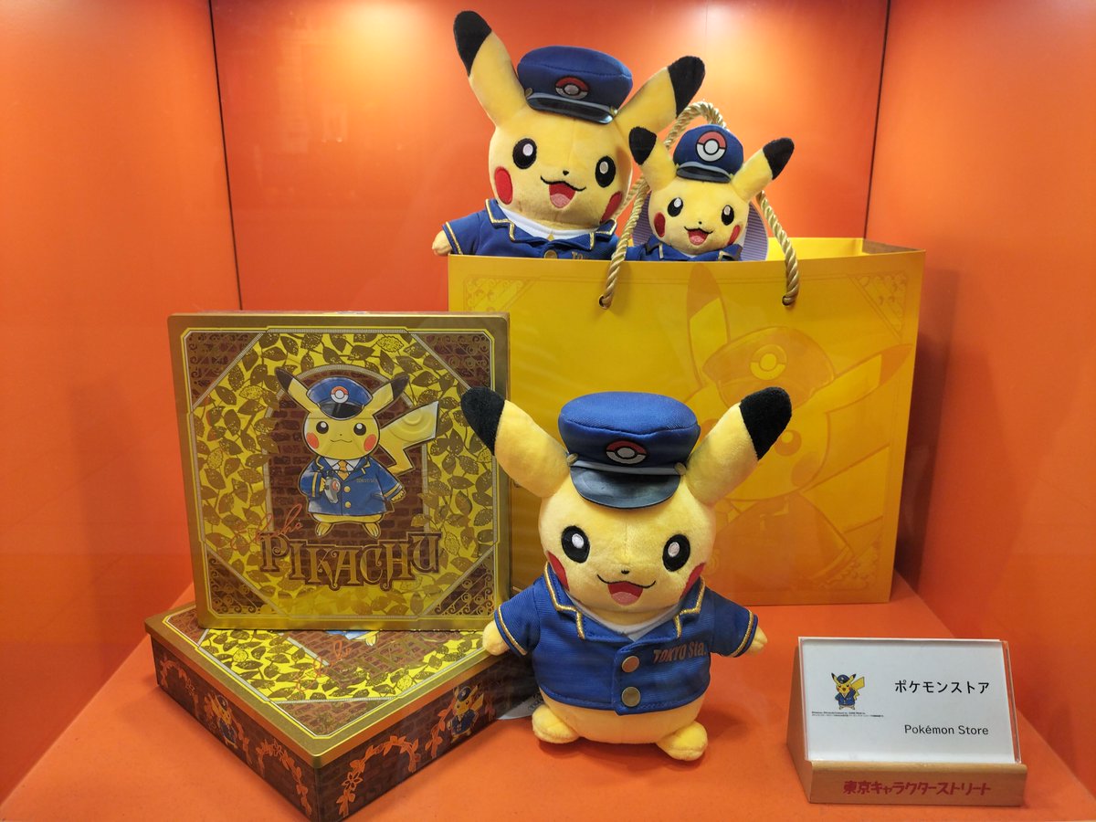ryuki100's tweet photo. ポケモンストア東京駅店の“イチ押し”は駅長ピカチュウ✯⌁͛(⚫︎◕  ‧̫ ◕⚫︎)⚡︎✰◓ https://t.co/5mkPjZR2HF