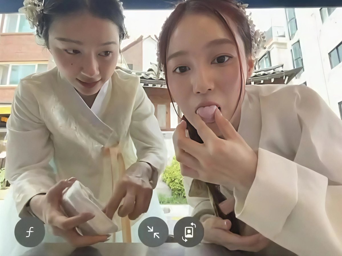 RenrenSays's tweet photo. With gf                              With wife

#มิ้ลค์เลิฟ #MilkLove https://t.co/1kGkeIF6CK