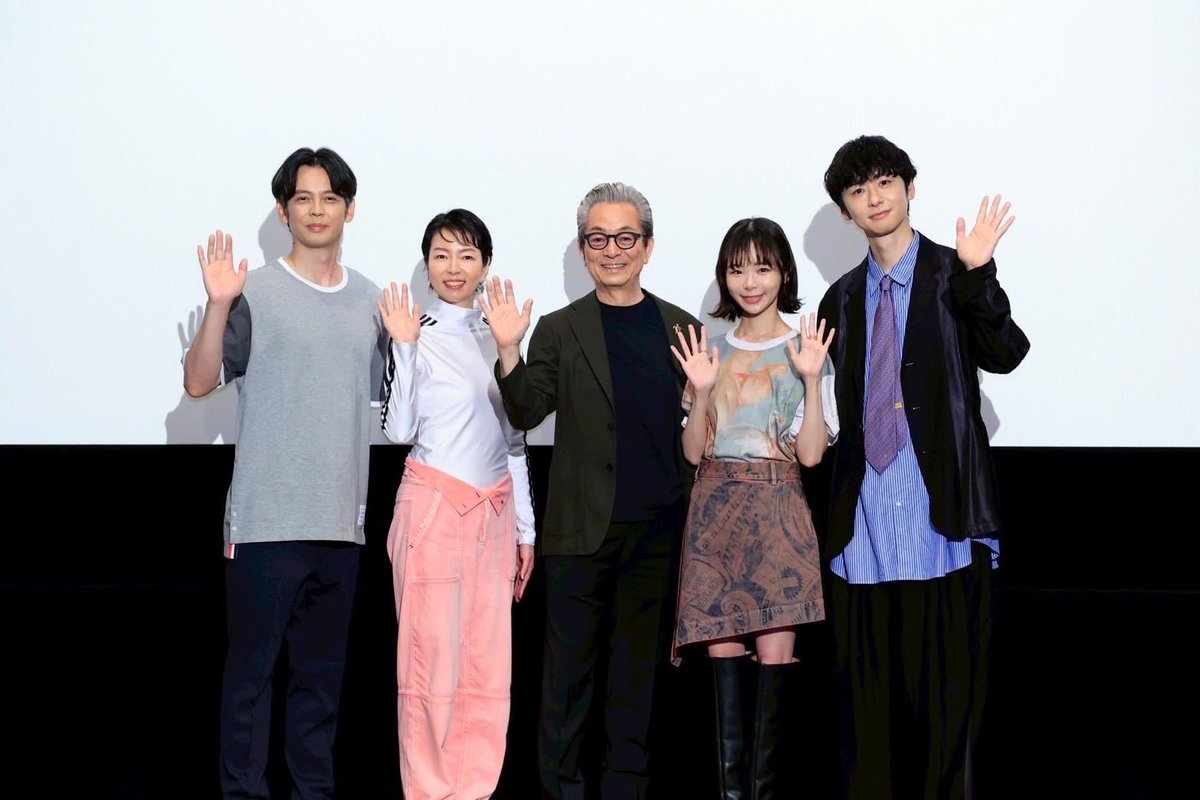 TENPAorKUSEGE's tweet photo. 映画『Piccola felicità〜小さな幸せ〜』
初日舞台挨拶でした🎬

左より)河相我聞さん、菜葉菜さん、水谷豊さん、趣里さん、🐕
#ピッコラフェリチタ
@piccola_movie https://t.co/O8BKfWgsJ3
