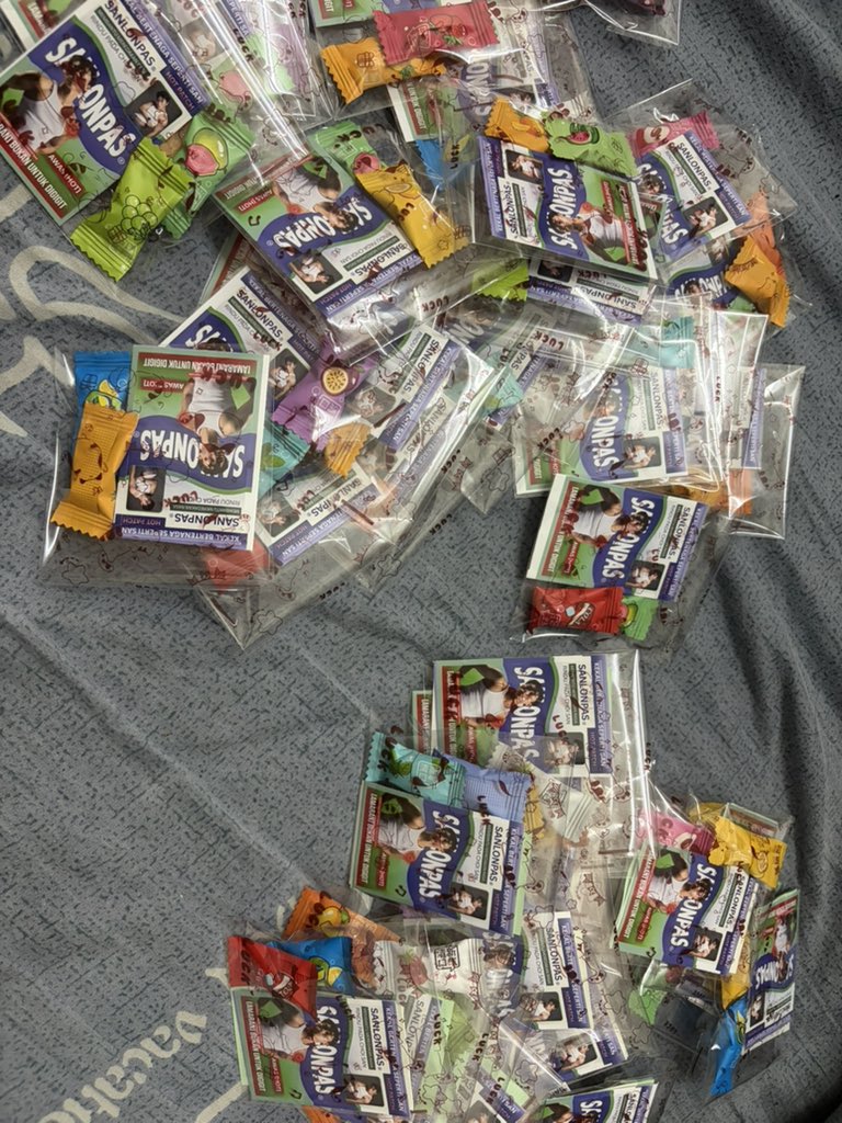 yunourbeststar's tweet photo. Freebies review for #OnceAPurrATime @3anhymnn by @yunourbeststar .✦ ݁˖

Everyone gets a little San-approved care package: Sanlonpas + mint candy ❤️🍬

Cant wait to see yalls tomorrow!! Just come &amp; say hi to me to claim yours 🫶🏻

I’ll update my eta &amp; ootd under this twt❤️ https://t.co/cH0EYGDqUV