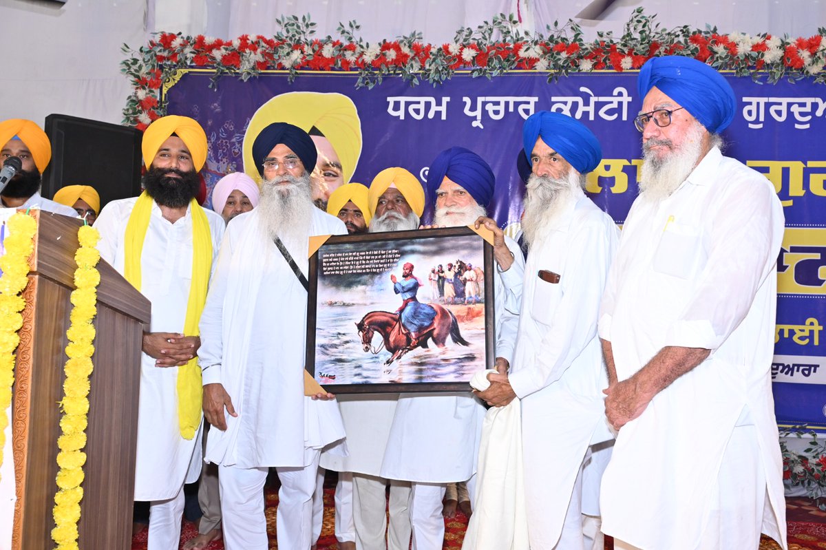 GMsgpc's tweet photo. ਪ੍ਰੈੱਸ ਨੋਟ
*ਸ਼੍ਰੋਮਣੀ ਕਮੇਟੀ ਵੱਲੋਂ ਹਲਕਾ ਜੋਗਾ ’ਚ ਗੁਰਮਤਿ ਕੈਂਪ ਦੌਰਾਨ 3500 ਤੋਂ ਵੱਧ ਬੱਚਿਆਂ ਨੇ ਕੀਤੀ ਸ਼ਮੂਲੀਅਤ*

*ਨੌਜੁਆਨਾਂ ਤੇ ਬੱਚਿਆਂ ਨੂੰ ਗੁਰਮਤਿ ਨਾਲ ਜੋੜਨ ਲਈ ਸ਼੍ਰੋਮਣੀ ਕਮੇਟੀ ਹਮੇਸ਼ਾ ਰਹੀ ਹੈ ਕਾਰਜਸ਼ੀਲ- ਐਡਵੋਕੇਟ ਧਾਮੀ*

*ਬੱਚਿਆਂ ਨੂੰ ਨਸ਼ਿਆਂ ਵਰਗੀਆਂ ਅਲਾਮਤਾਂ ਤੋਂ ਦੂਰ ਰੱਖਣ ਲਈ ਸਹਾਈ ਹੋਣਗੇ ਅਜਿਹੇ ਕਾਰਜ https://t.co/blftUvoQNy