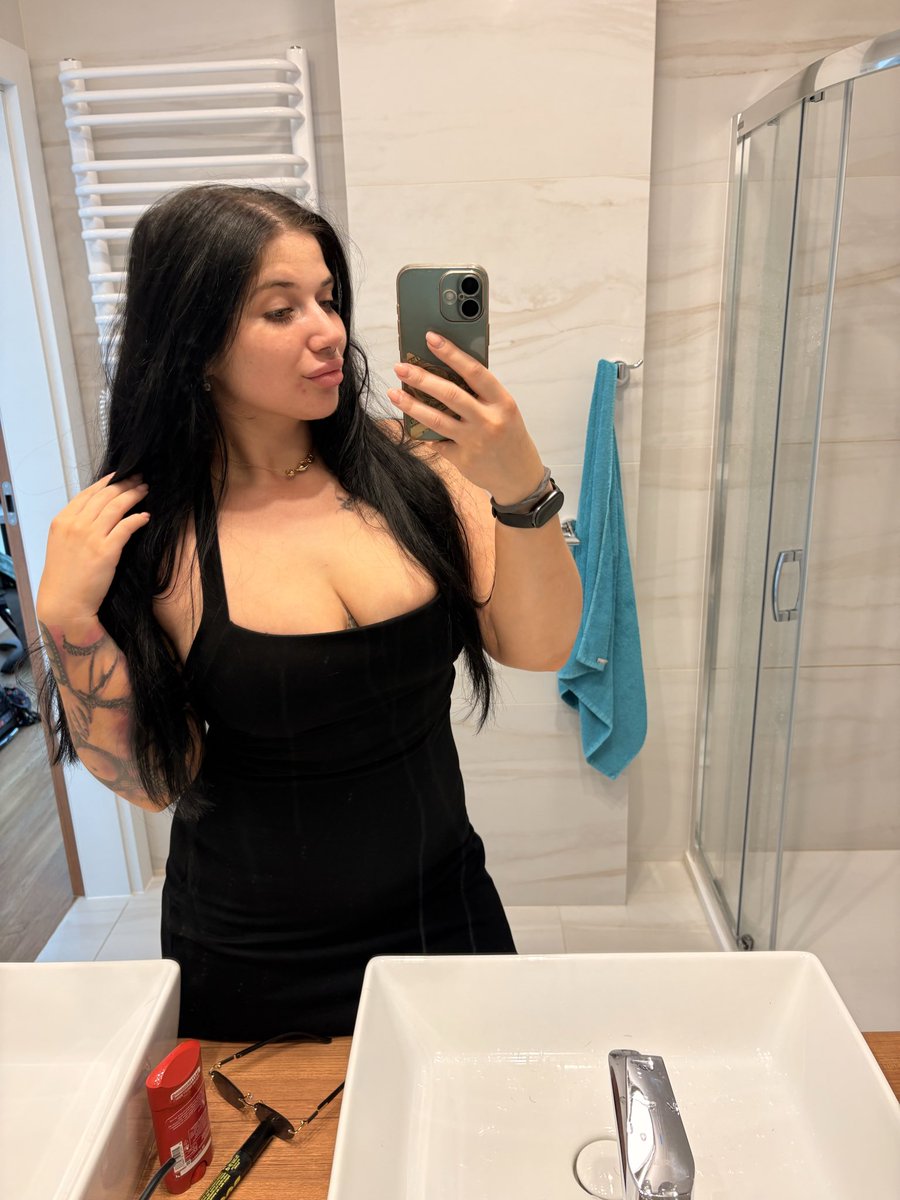 KarolinaKrossOF's tweet photo. Have a nice day everyone, and I'm relaxing today. 🥰😈 https://t.co/XWDvS0UEMZ