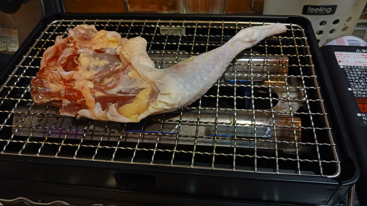 Qoolia3's tweet photo. 親鳥を炙り焼き https://t.co/oSeJLoALMr