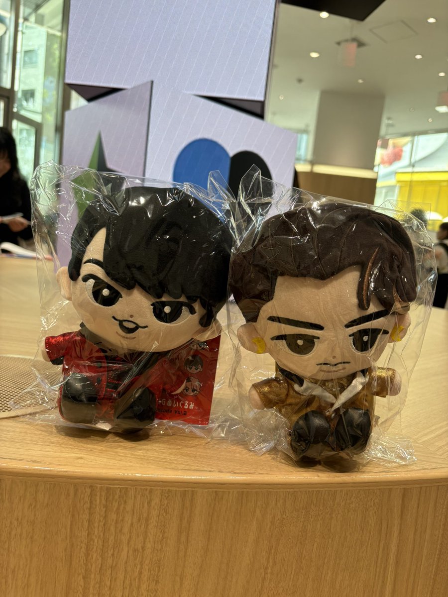 mtkmrn5's tweet photo. ファミクラで新グッズを無事ゲットできたし、ONの激メロ笑顔宮舘くんのパネルまだ残ってて見れたし、カラシトのあまじょっぱメロンパンも食べれた😚✌️はっぴー✌️ https://t.co/RNlbIFZbIM