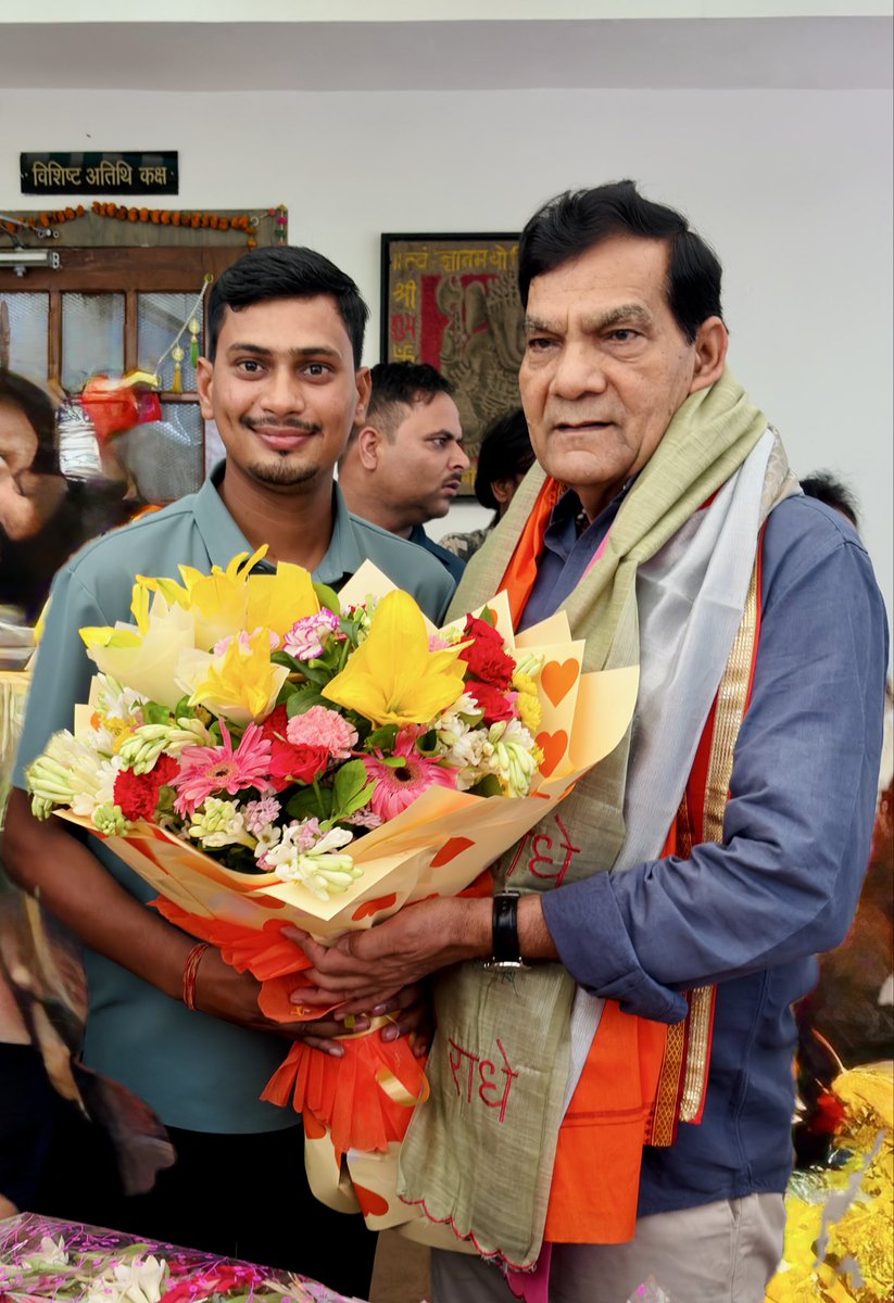himansh87557360's tweet photo. आज उत्तर प्रदेश सरकार के माननीय नगर विकास एवं ऊर्जा मंत्री आदरणीय श्री अरविंद कुमार शर्मा जी से उनके जन्मदिवस के शुभ अवसर पर उनके आवास पर आत्मीय भेंट कर जन्मदिन की हार्दिक शुभकामनाएँ एवं मंगलकामनाएँ प्रेषित कीं।
@aksharmaBharat @BJP4UP https://t.co/o4y4XxziD1