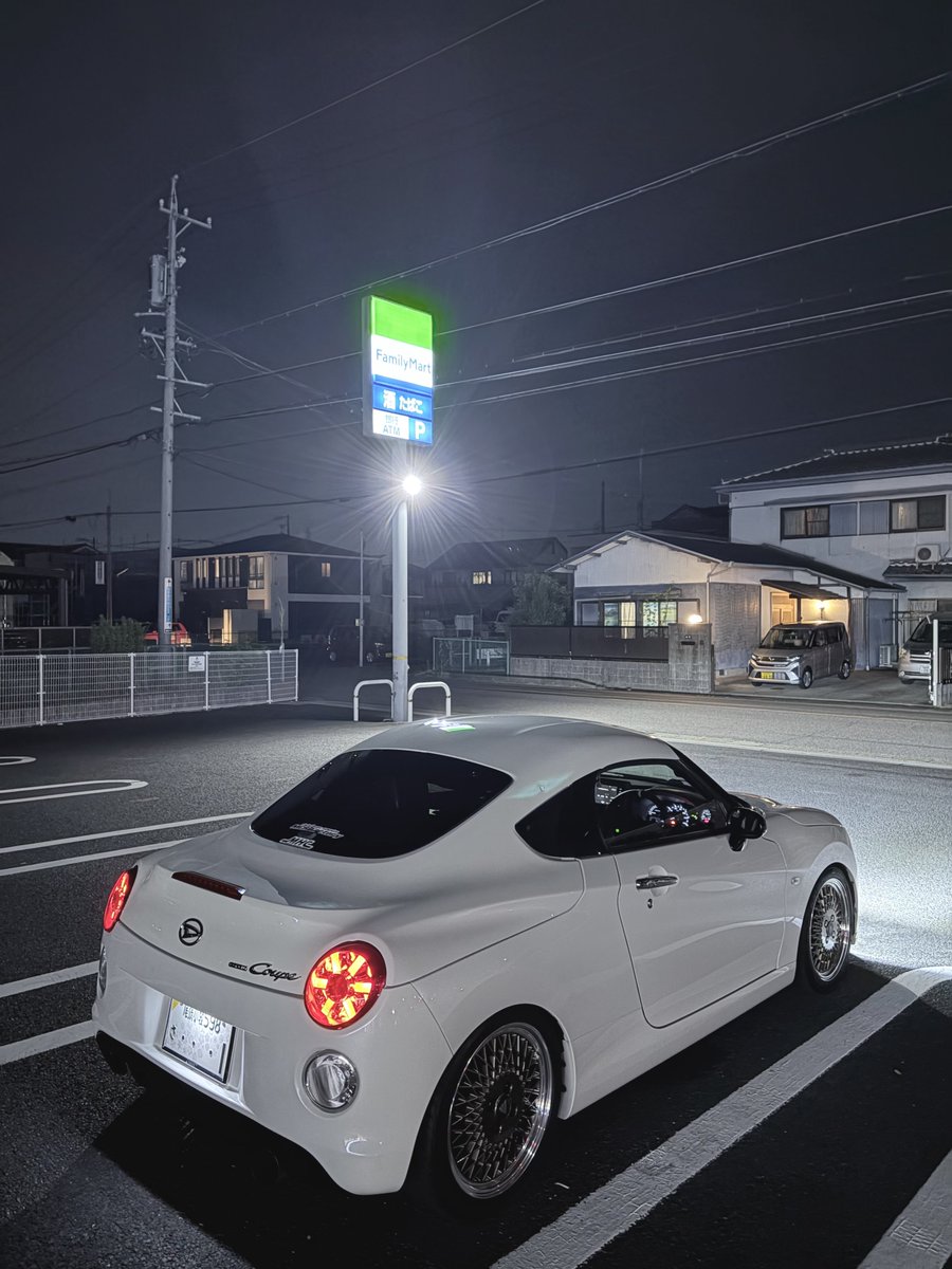 Err0rSh0's tweet photo. やっぱいいルーフラインしてますねぇ
コペンクーペよき https://t.co/znCJidmnqy